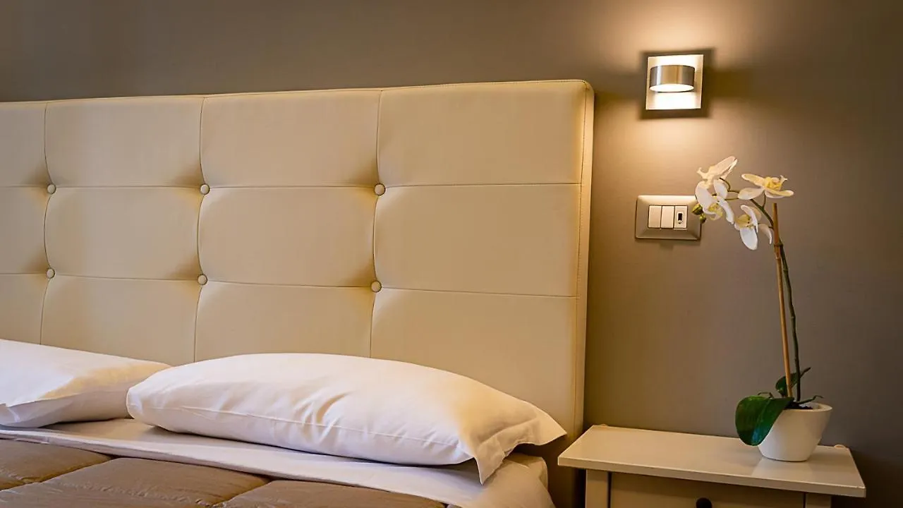 Borghese Executive Suite Rome 3*,