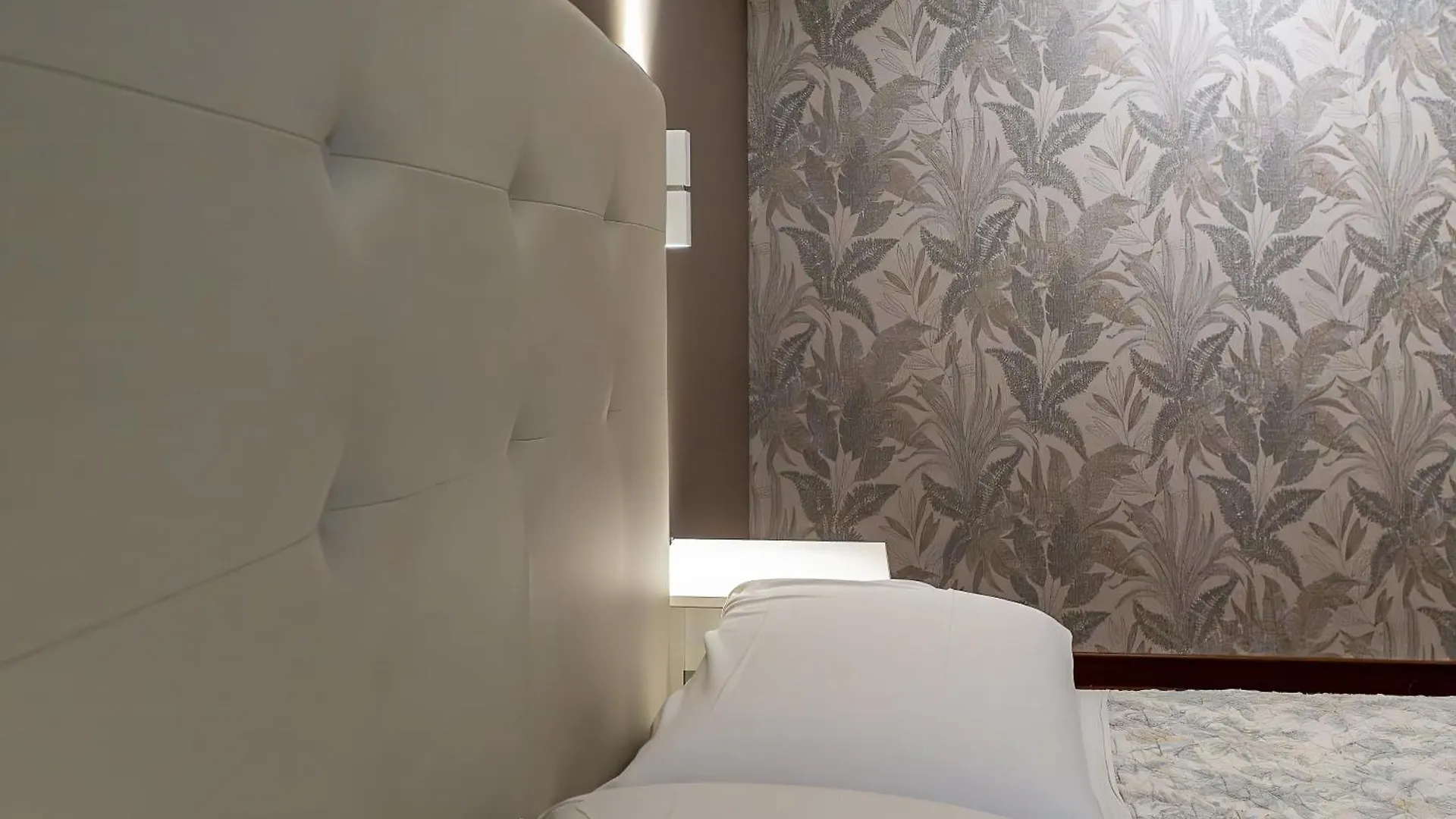 Borghese Executive Suite Roma 3*,