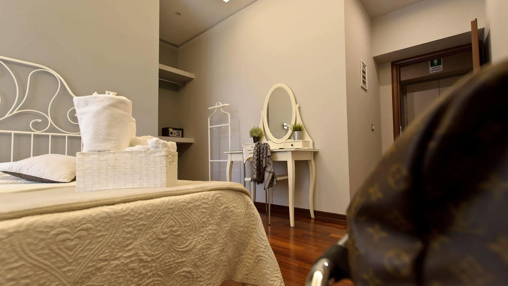 *** Guest house Borghese Executive Suite Rome Italy